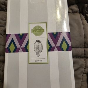 Scentsy White Pumpkin with Silver Lid